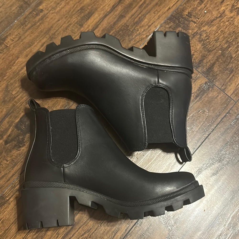 Steve Madden Black Ankle Booties with Chunky Lug Sole